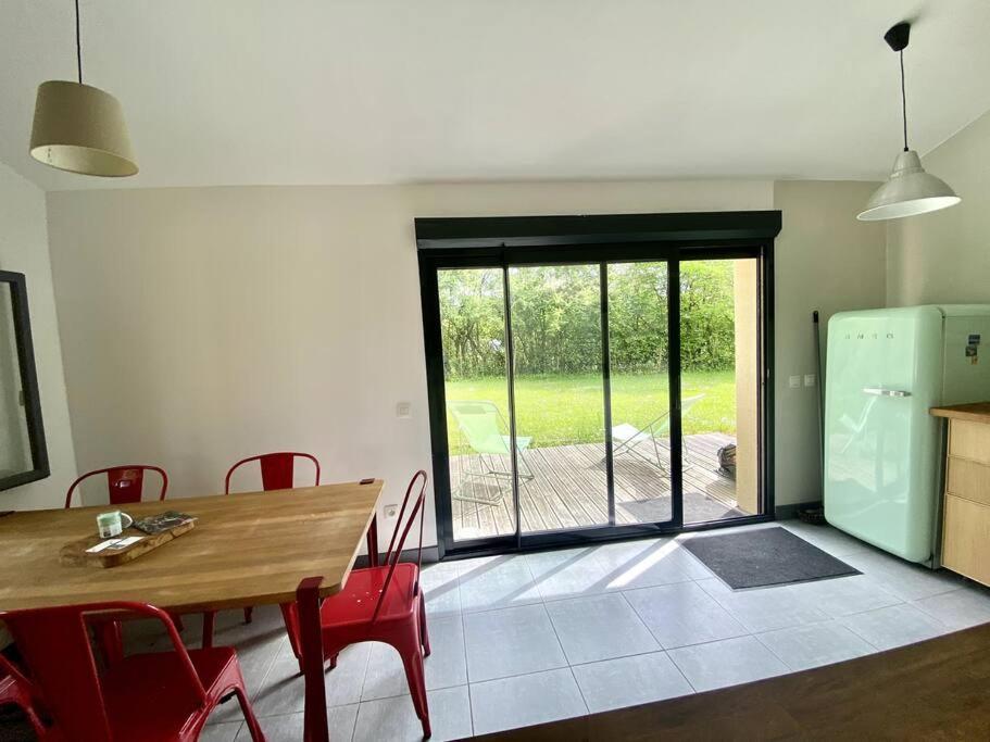 La Lande - Petite Maison Avec Jardin Vendat Exterior photo